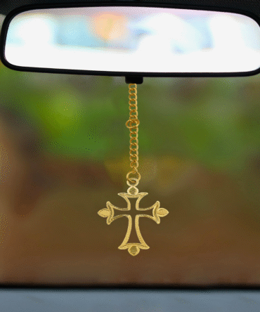 Decorative Cross Gold-Plated Finish in Brass Car Rearview Mirror Cross Pendant, Gold-Tone Chain, Religious Hanging Ornament Brand: Generic